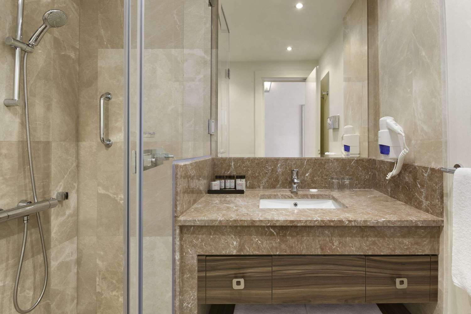 Ramada Resort by Wyndham Akbuk 16/18