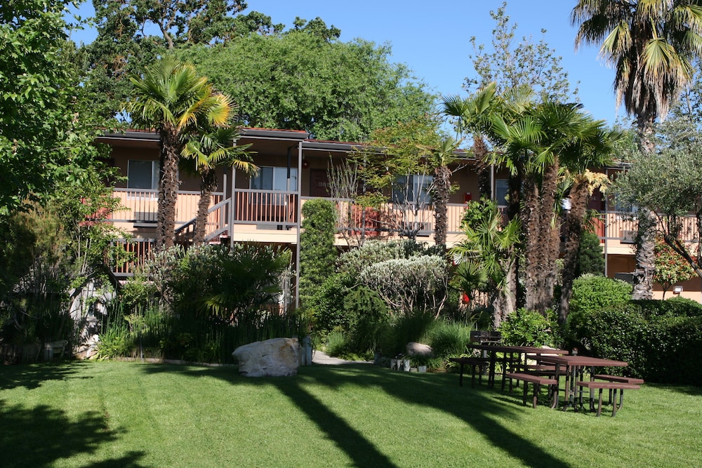 Adelaide Inn 1/32