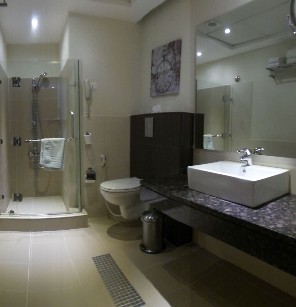 Crystal Hotel 38/39