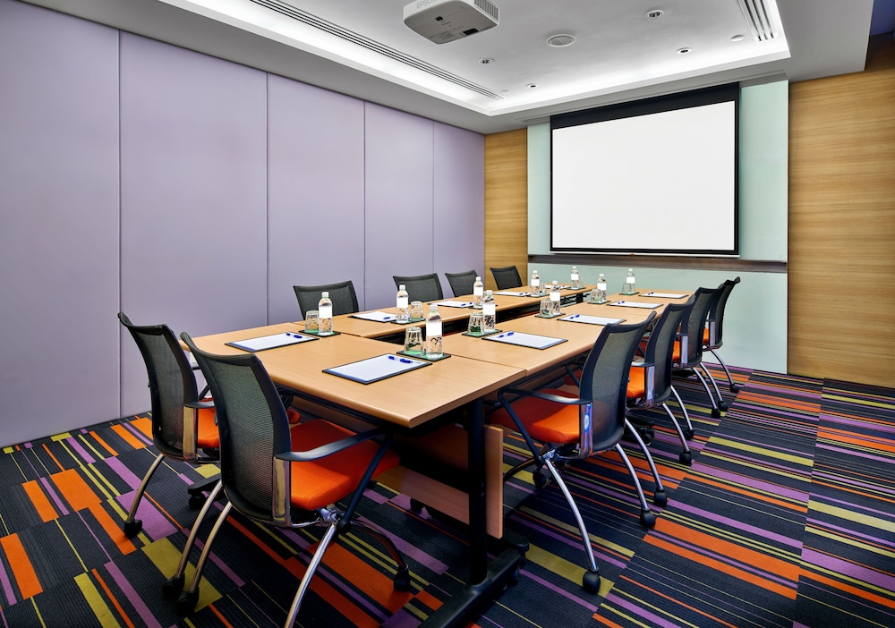 HOLIDAY INN EXPRESS KOTA KINABALU CITY CENTRE 48/55