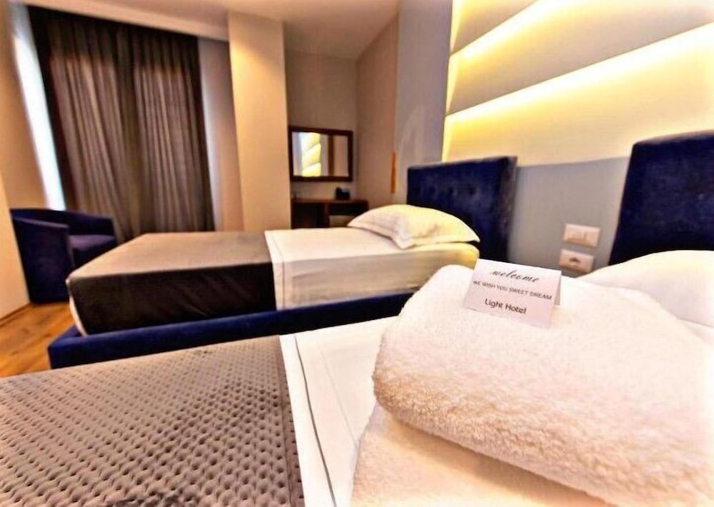 Light Hotel 27/35
