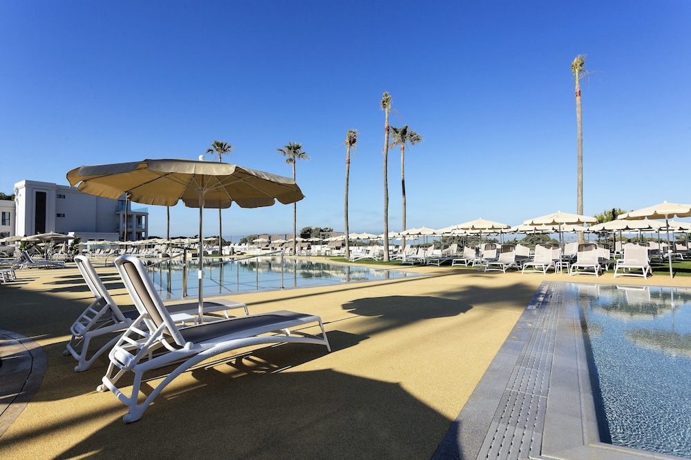Hipotels Barrosa Park in CHICLANA
