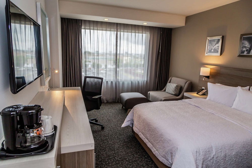 Hampton Inn Suites By Hilton Puebla 21/56