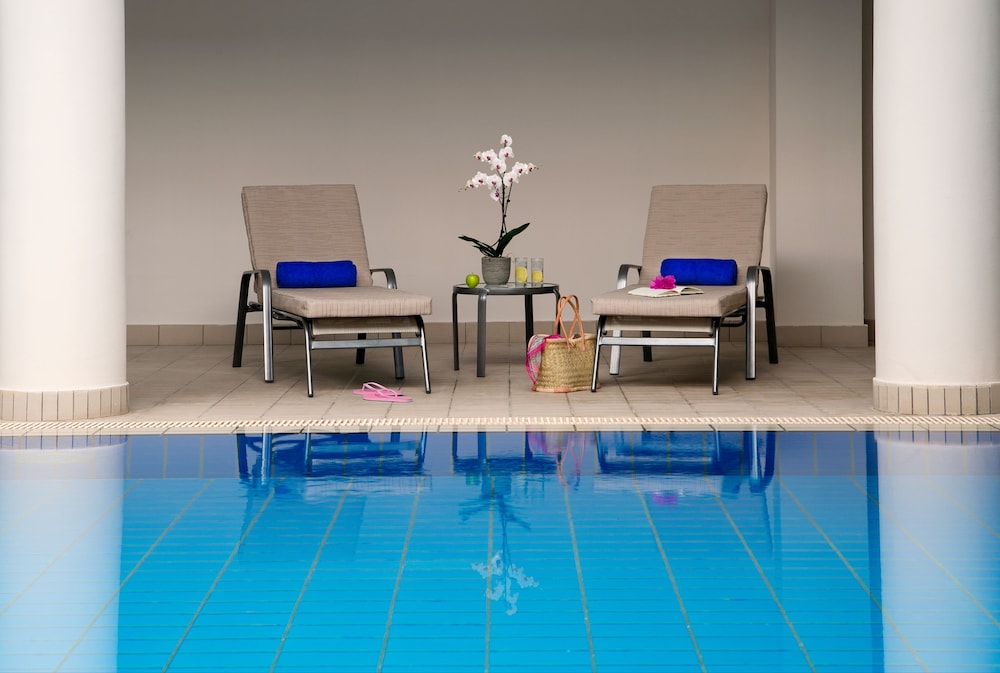 swimming pool spa