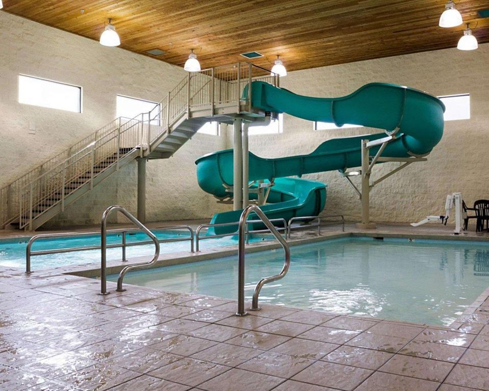 Efficiency, Suite, King Bed, Accessible