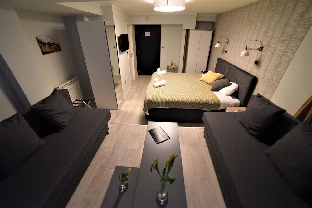 Garni House 46 37/68