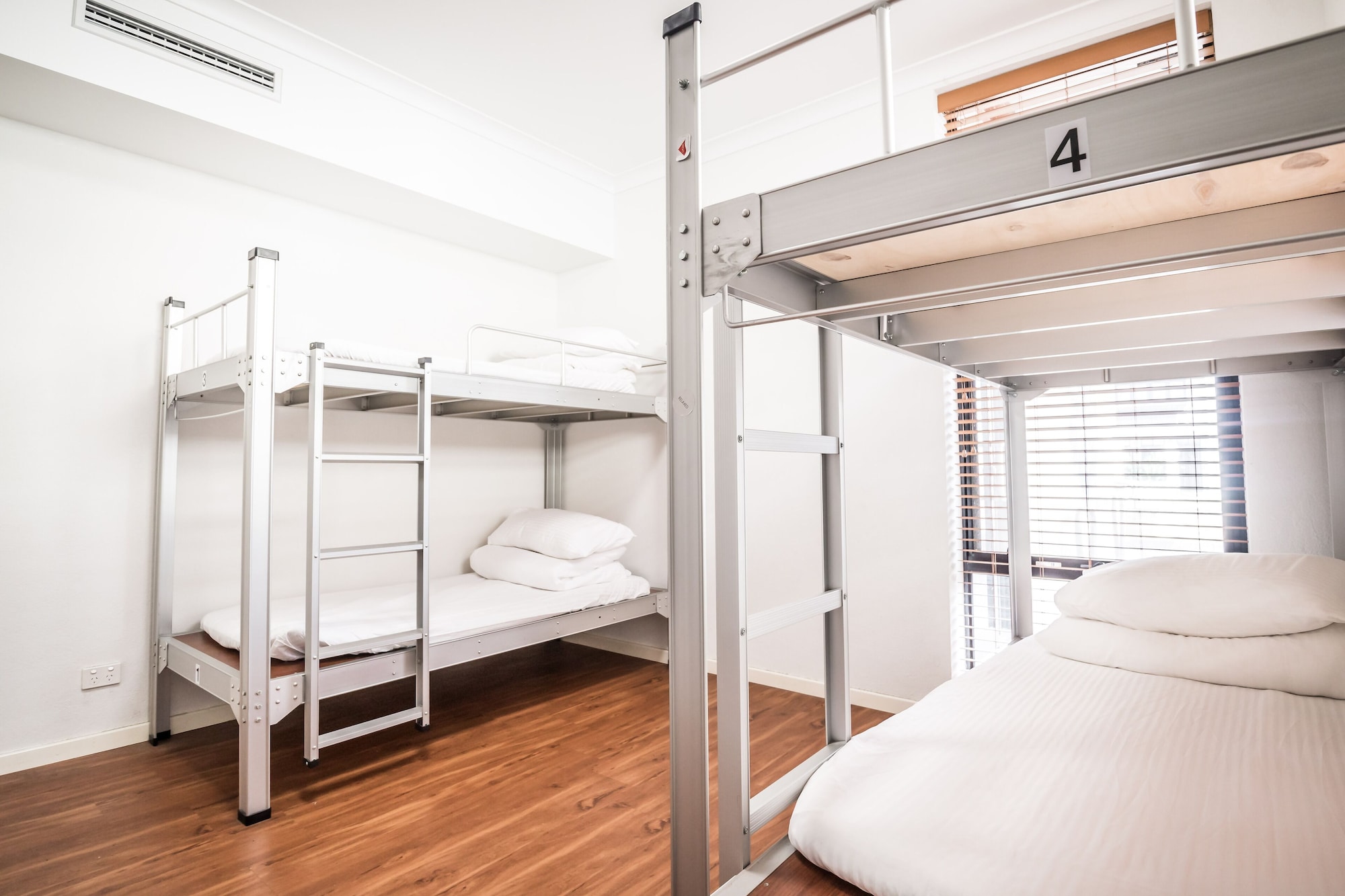 MIXED DORM, 6 BEDS