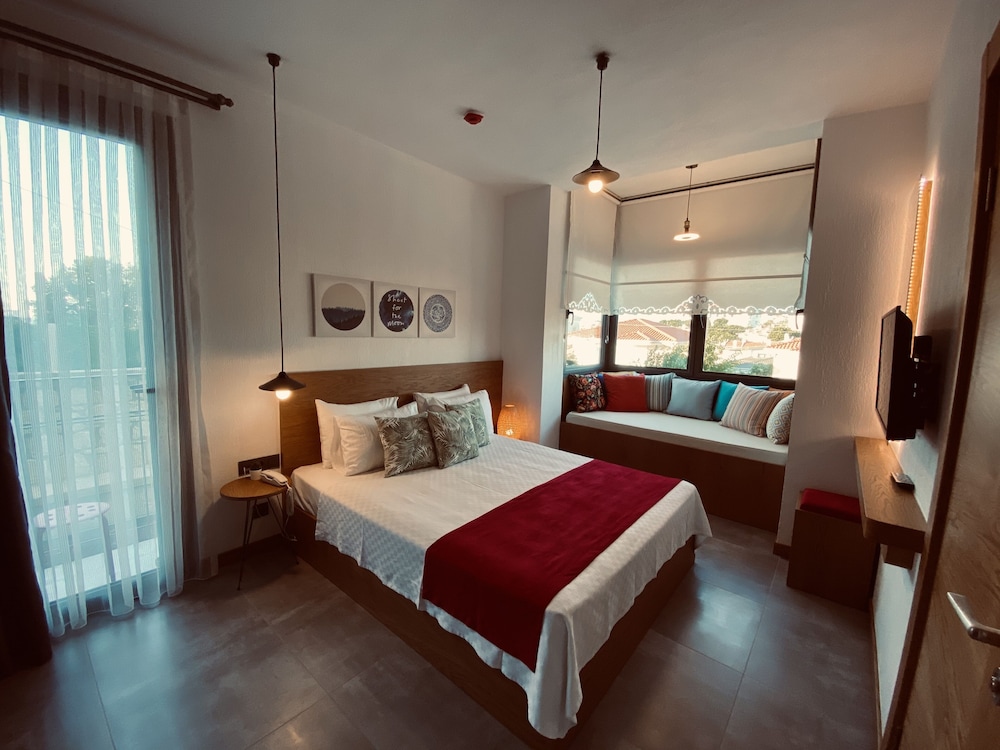 Yerli Otel Alacati 12/37