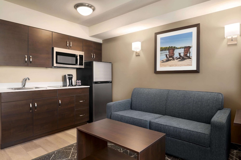 Microtel Inn and Suites by Wyndham Aurora 25/49
