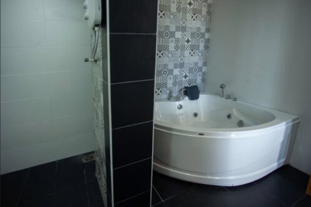 WE Hotel 51/52