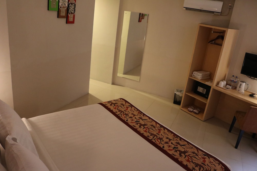 Bekizaar Hotel 12/56