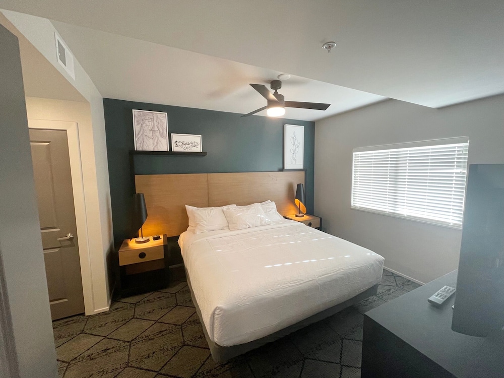 2 Bedrooms, Condo, Deluxe, 2 Double Beds, King Bed, Sofa, Kitchen