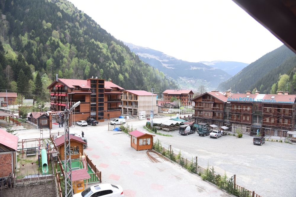 Elif Inan Motel 43/50