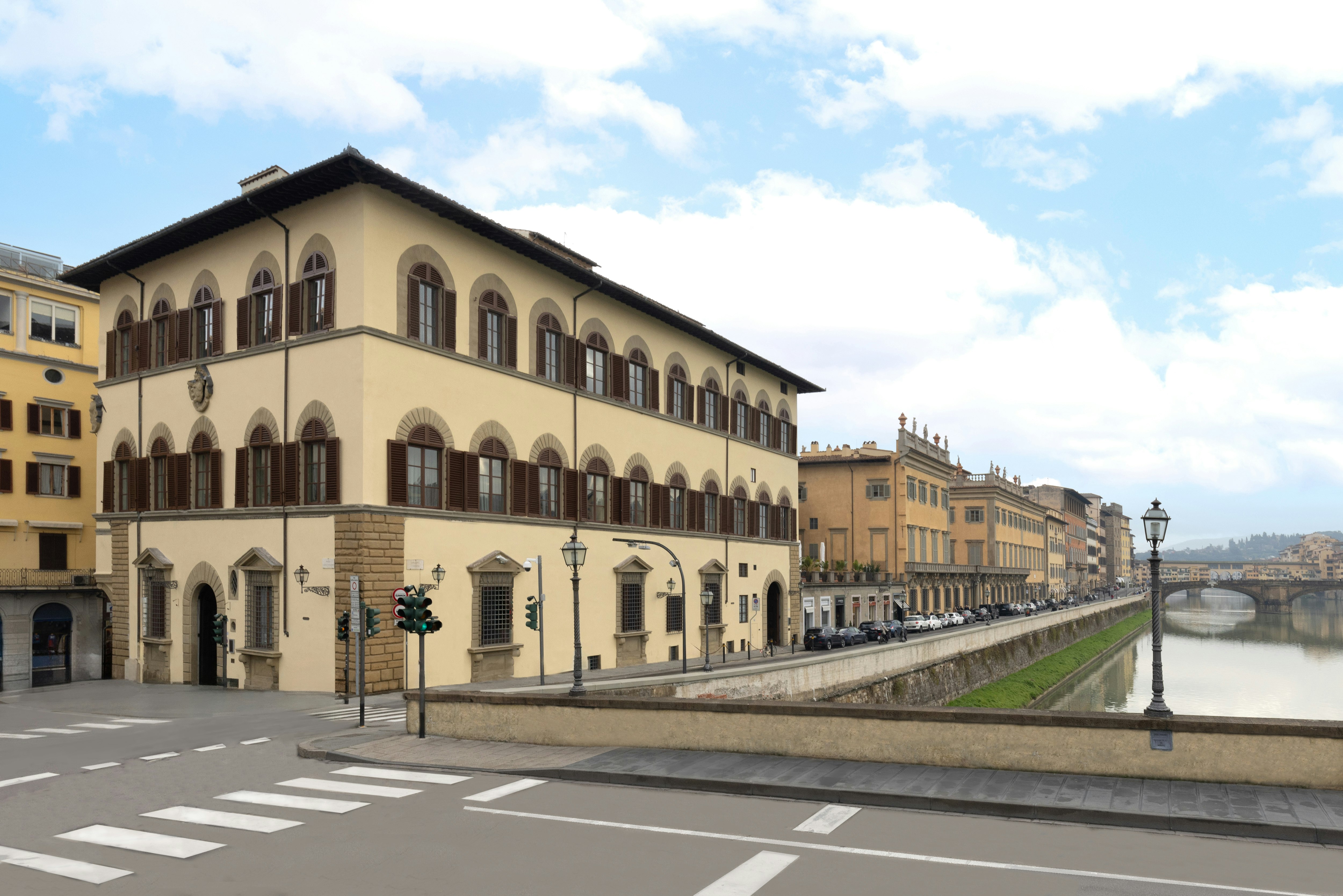 Leone Blue Suites 35/44
