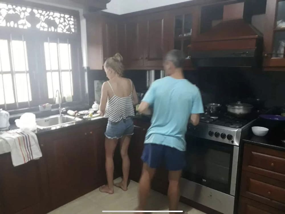 Ashens Beach House 9/50