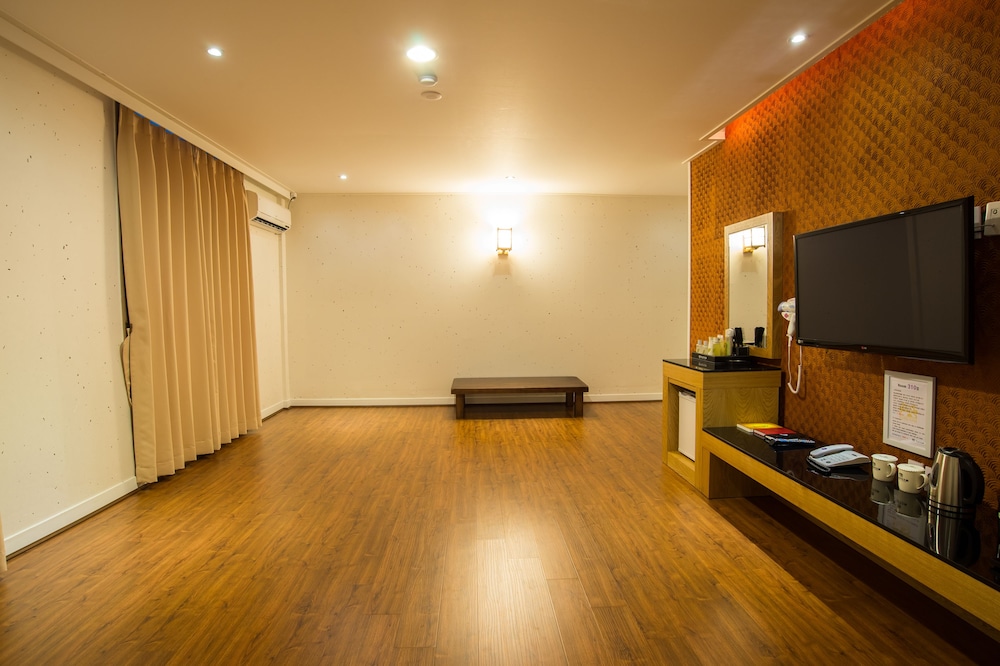 Jeonju Pungnam Family Hotel 35/50