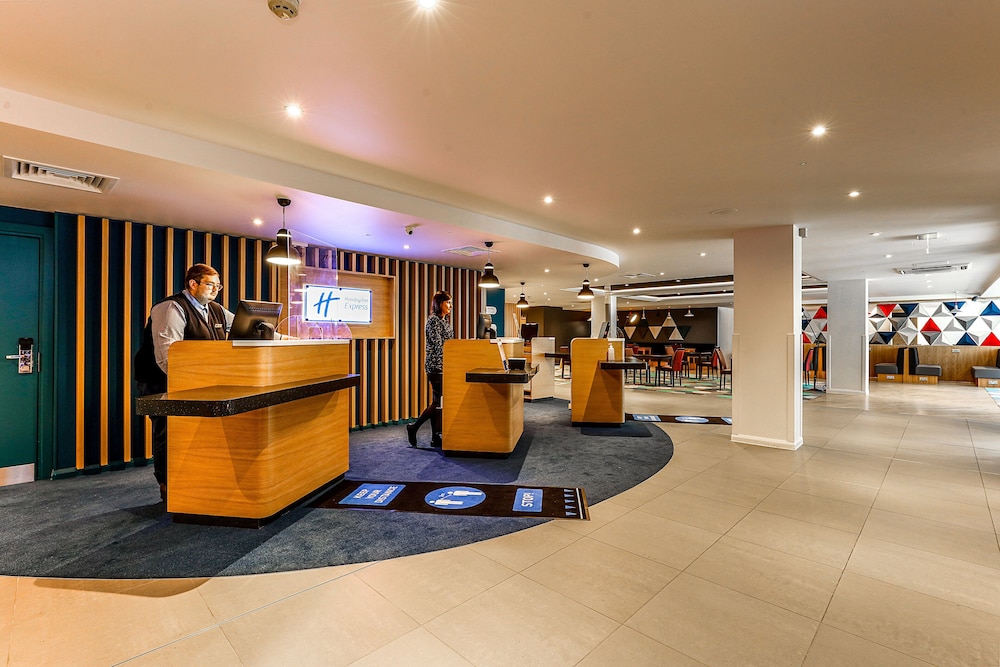Holiday Inn Express London Hammersmith 7/43
