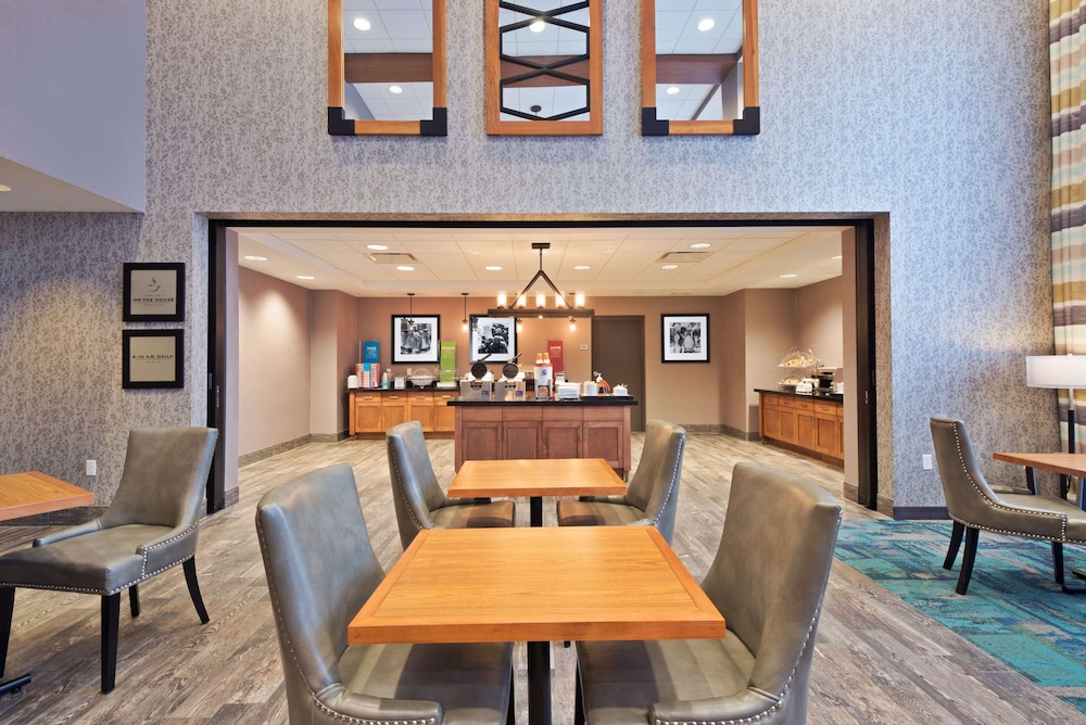 Hampton Inn & Suites North Huntingdon-Irwin 32/45