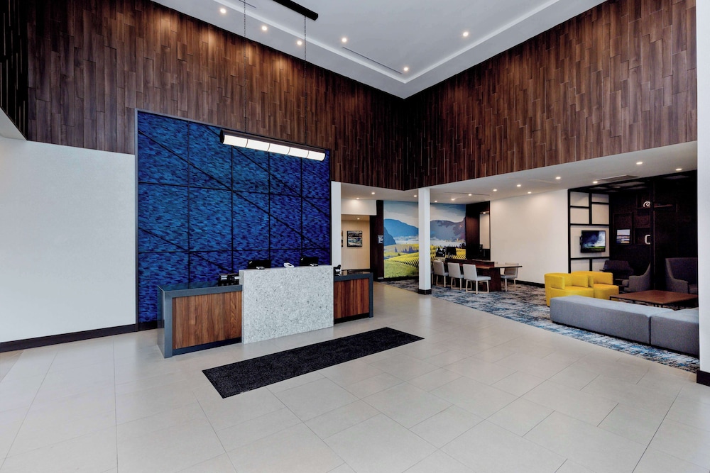 Hyatt Place Kelowna 4/30