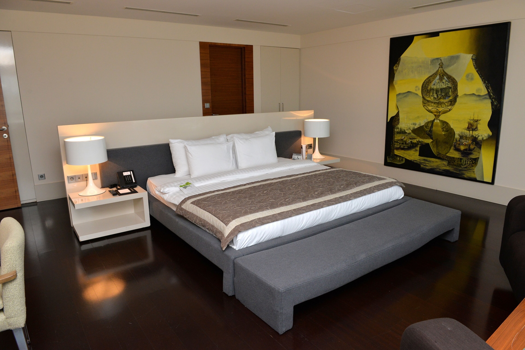 PRESIDENTIAL, SUITE