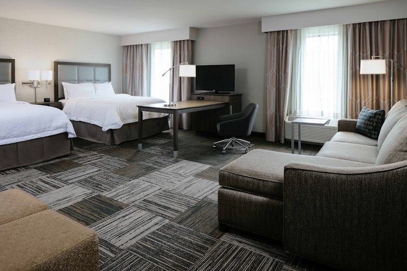 Hampton Inn And Suites Hudson Wi 22/38