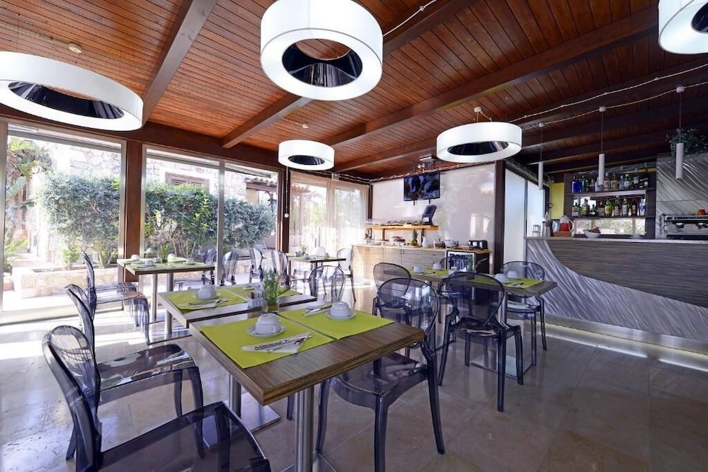 Oasis Hotel Residence and Resort 33/46