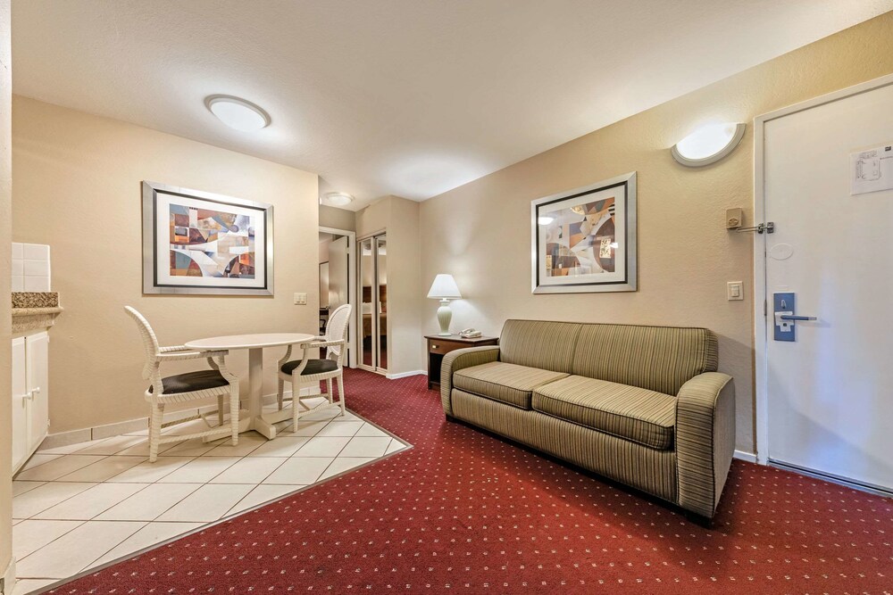 Scottish Fairway Inn 27/37