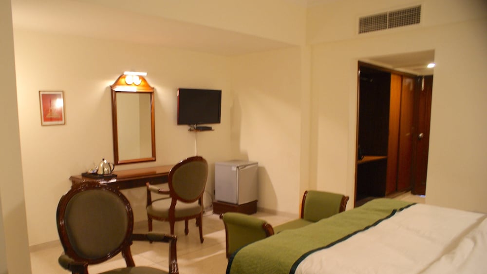Alpana Hotel 24/34
