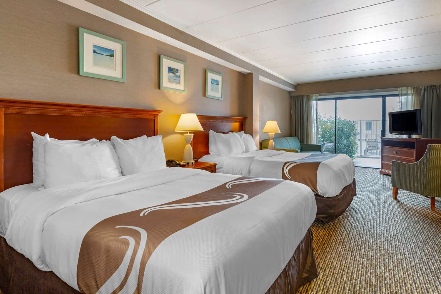EFFICIENCY, 2 DOUBLE BEDS