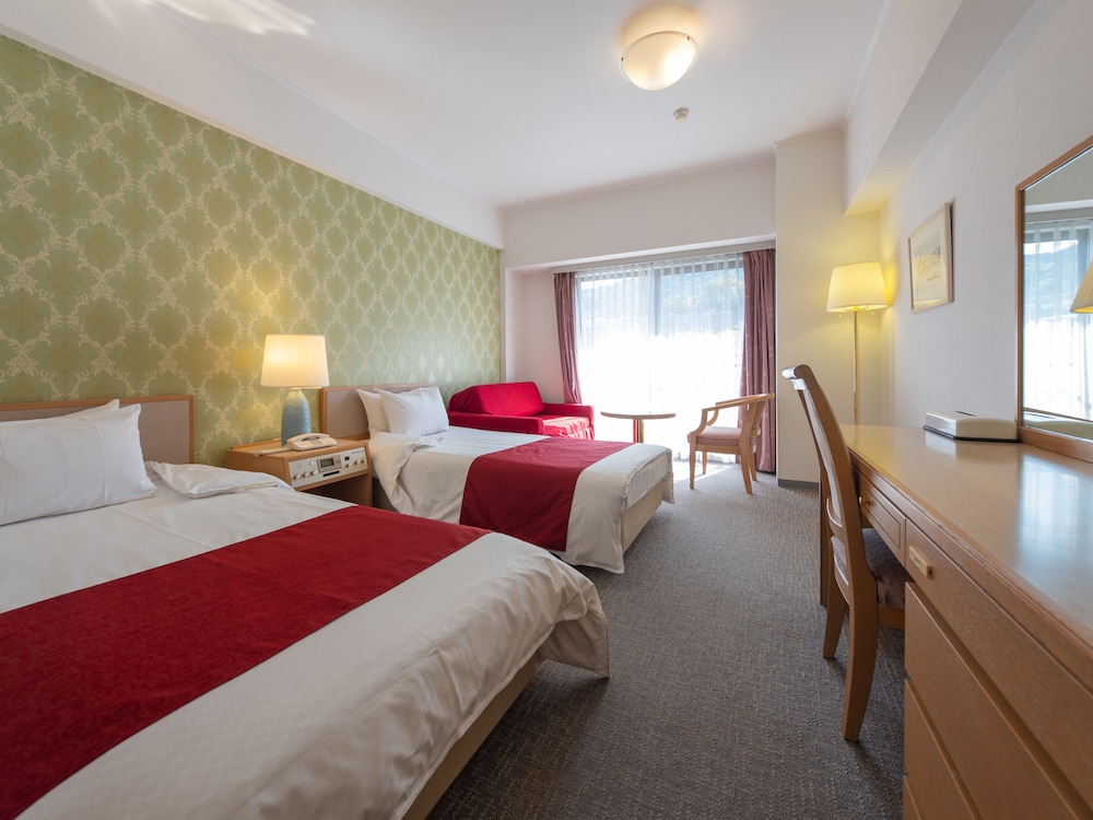 ROOM, TWIN BEDS