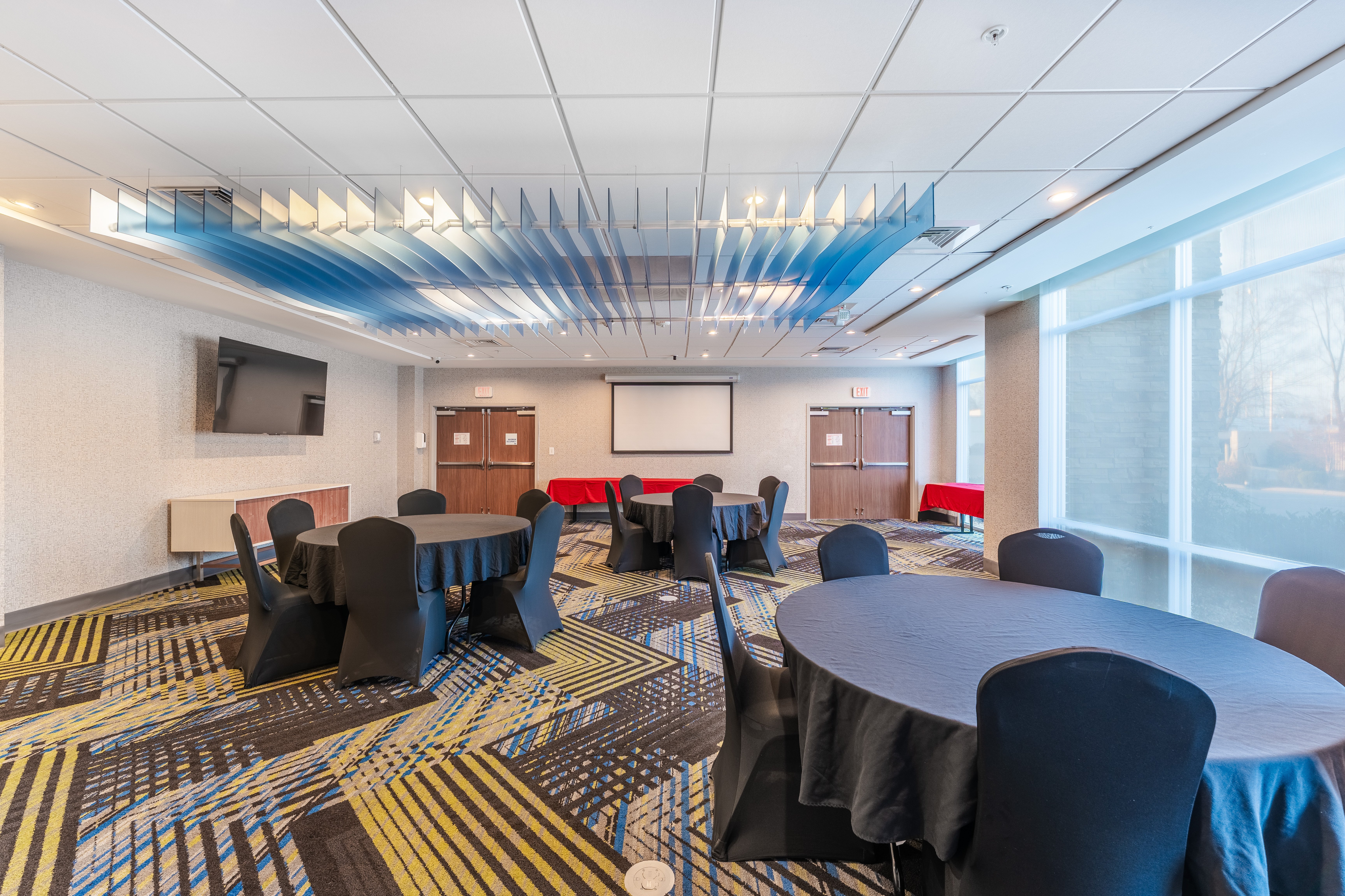 Holiday Inn Express Suites Nashville North Springfield 72/77