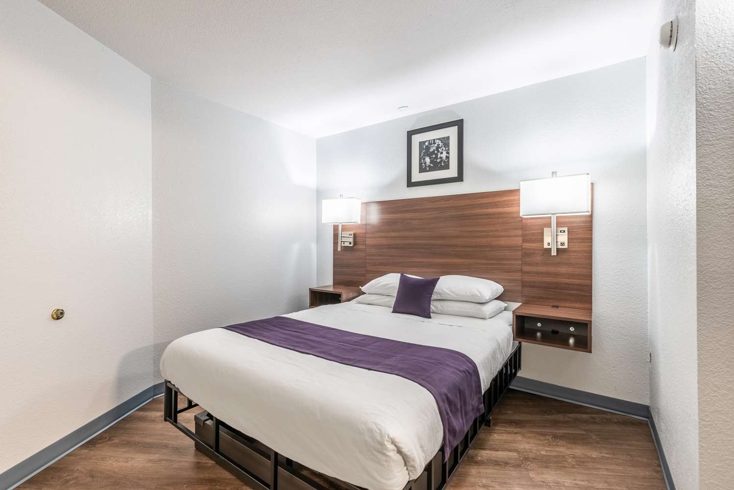 Business, Modern, Suite, Queen Bed, High Floor