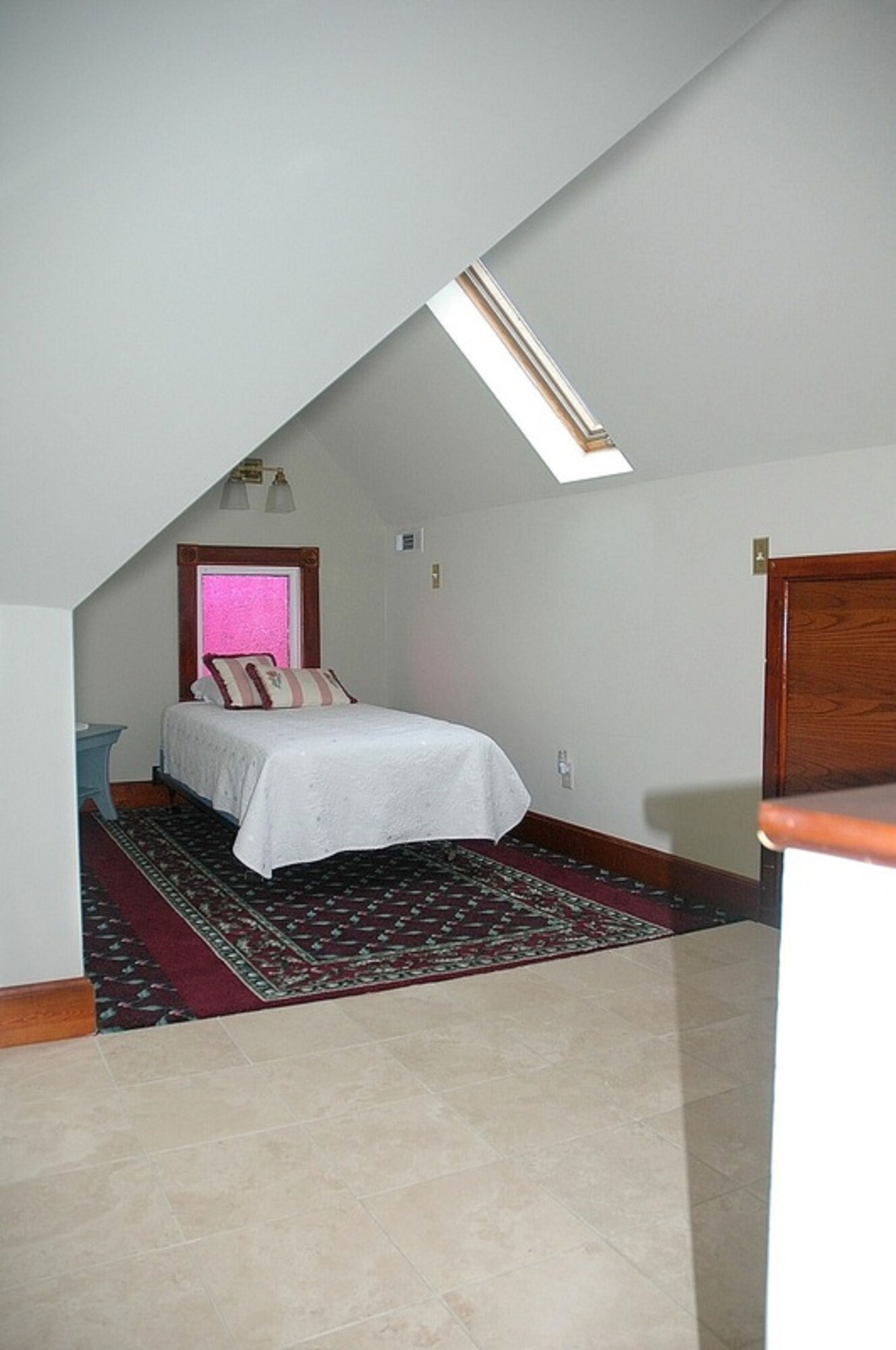 Grand, Queen Bed, Attic