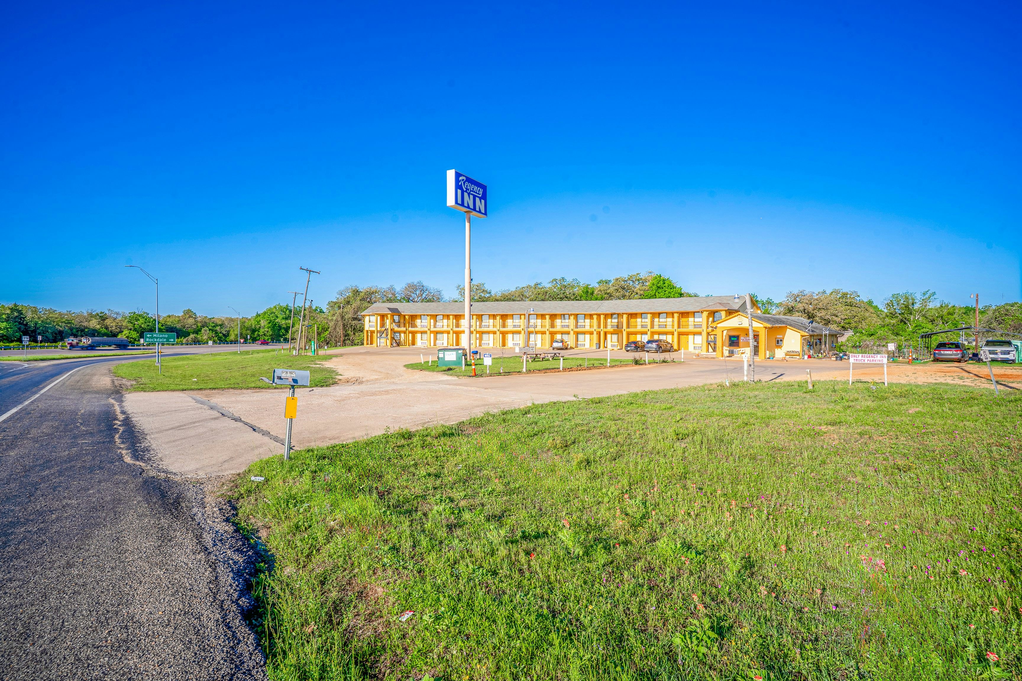 Regency Inn By OYO Rockdale TX 28/31