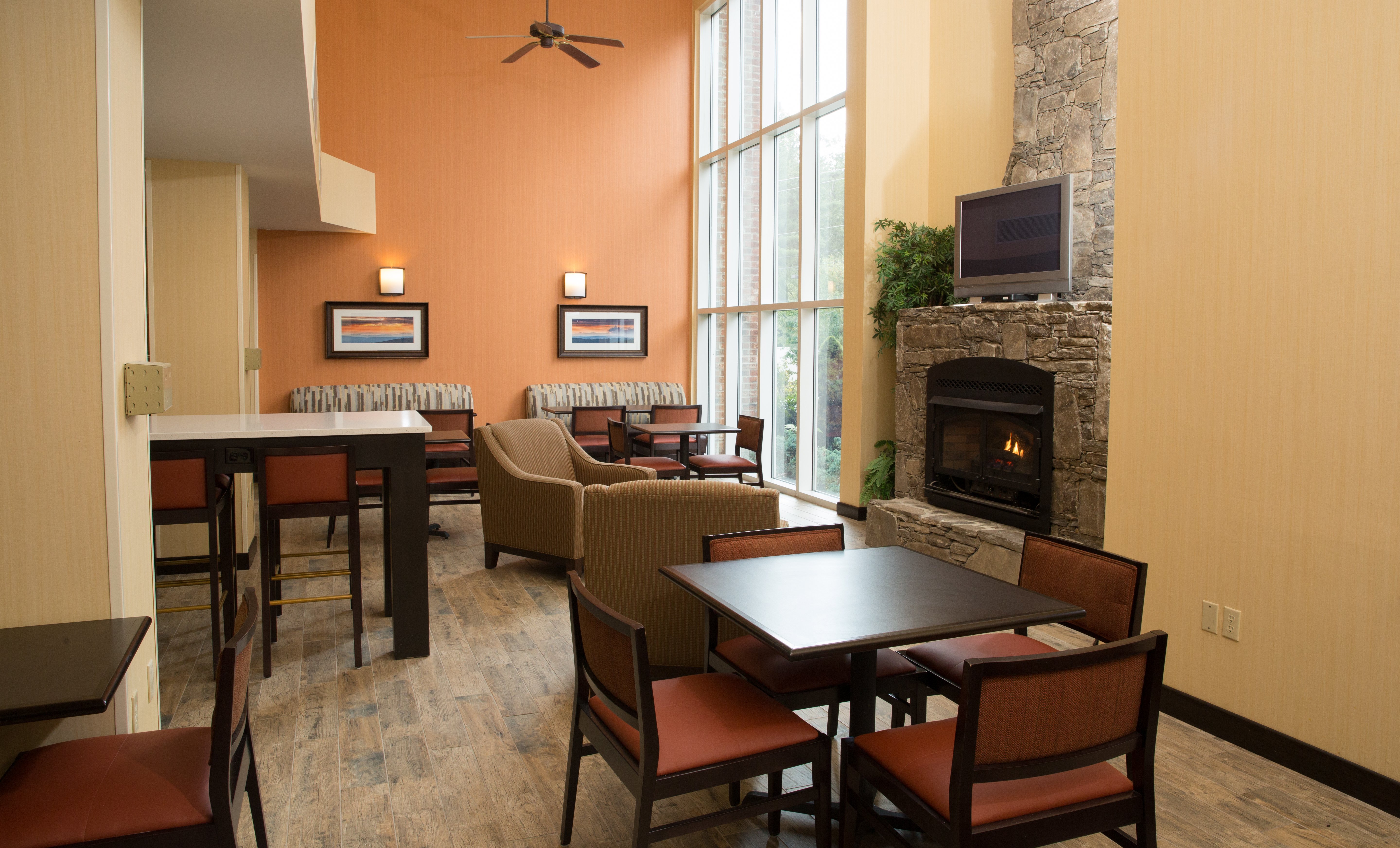 Holiday Inn Express Hotel Suites Cherokee Casino 38/49