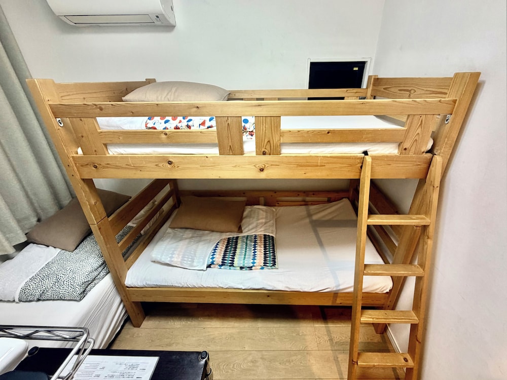 Kangaroo Hotel Side B 26/63