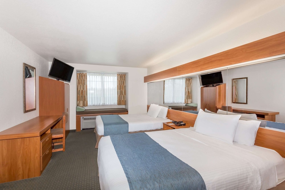 Microtel Inn & Suites by Wyndham Gulf Shores 19/64