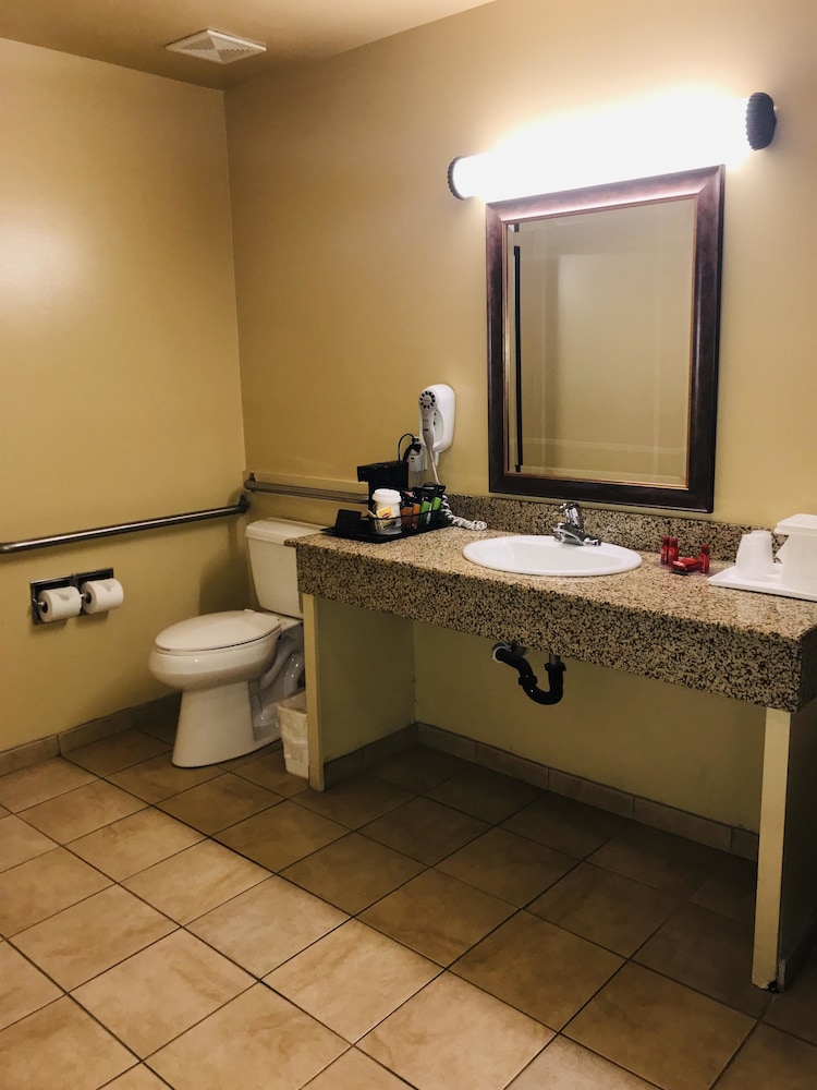 Empire Inn 37/43