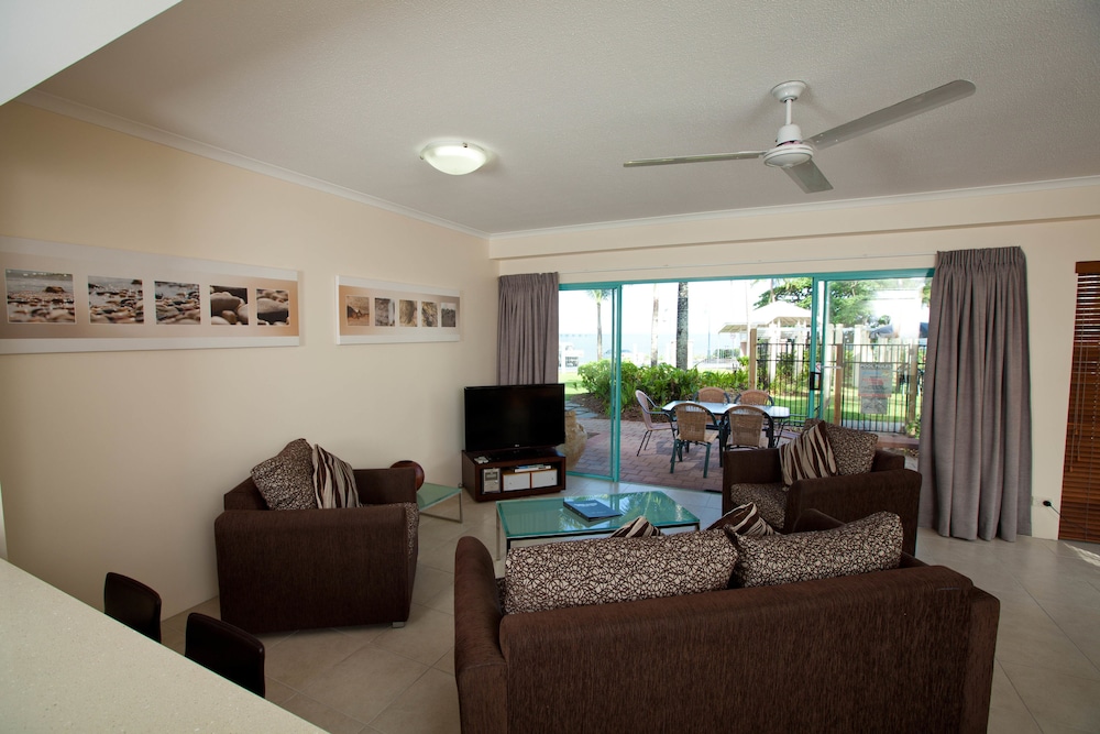 Coral Sands Beachfront Resort 35/59