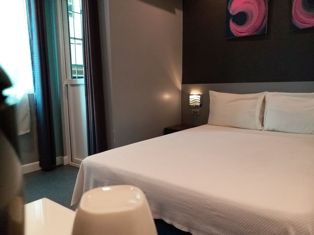Leez Inn Malate 15/65