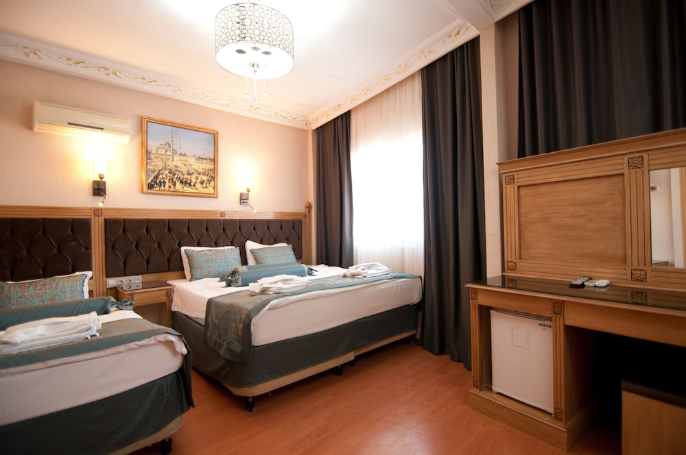 Blue Tuana Hotel 15/70