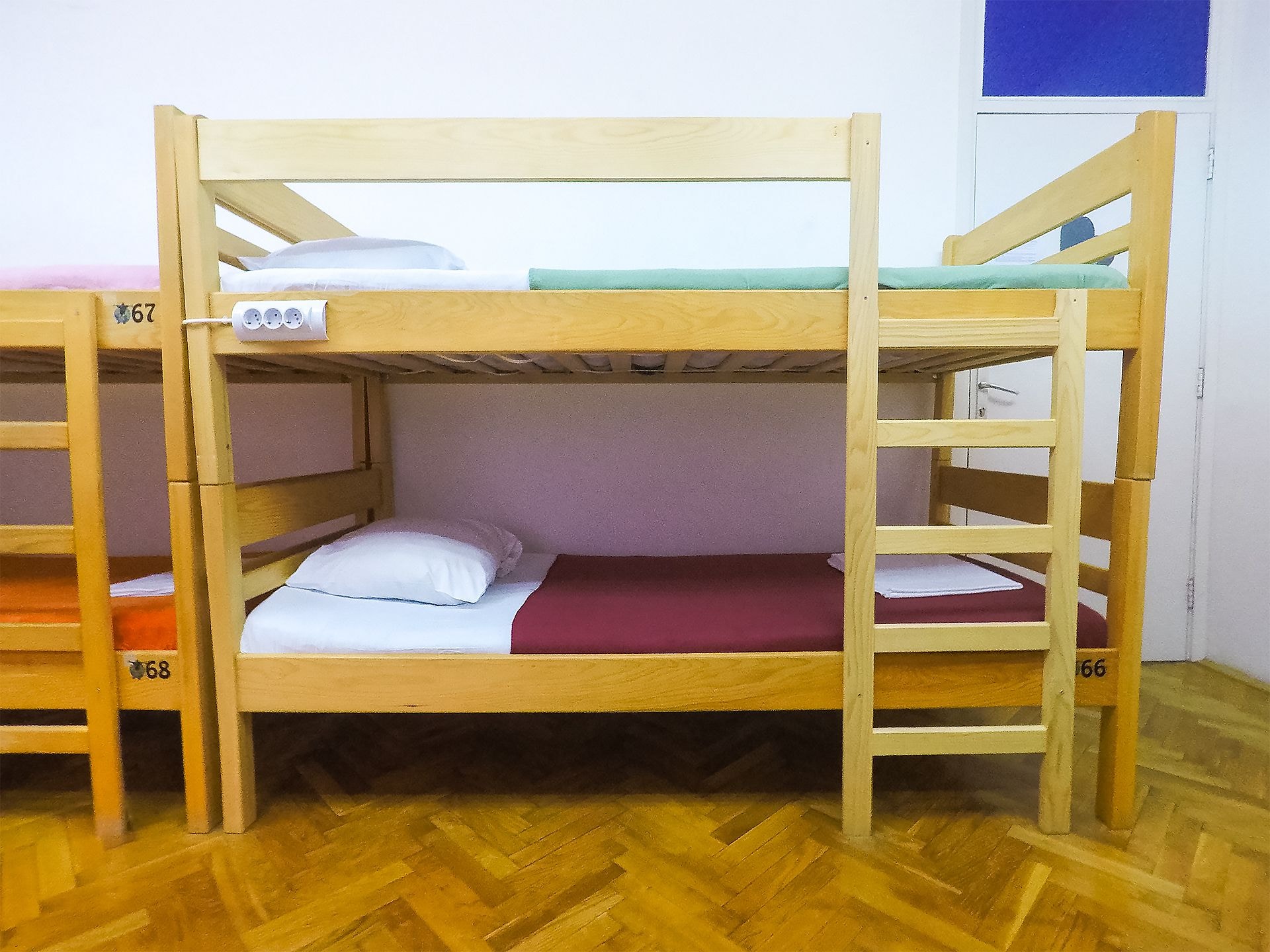 Mixed Dorm, 8 People