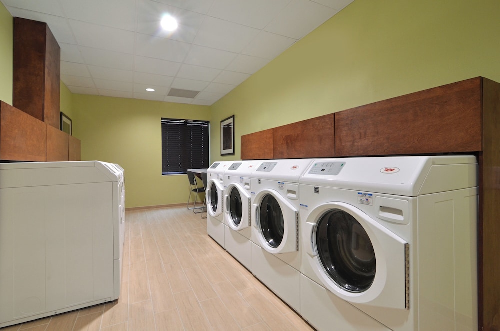 Staybridge Suites Tomball - Spring Area 22/44