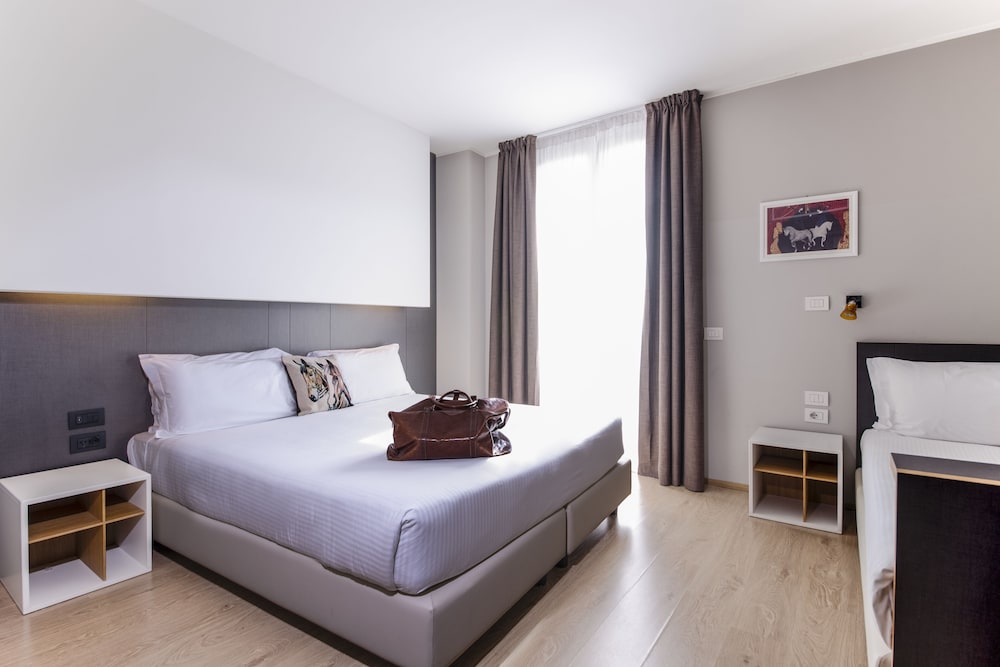 ROOM, TRIPLE