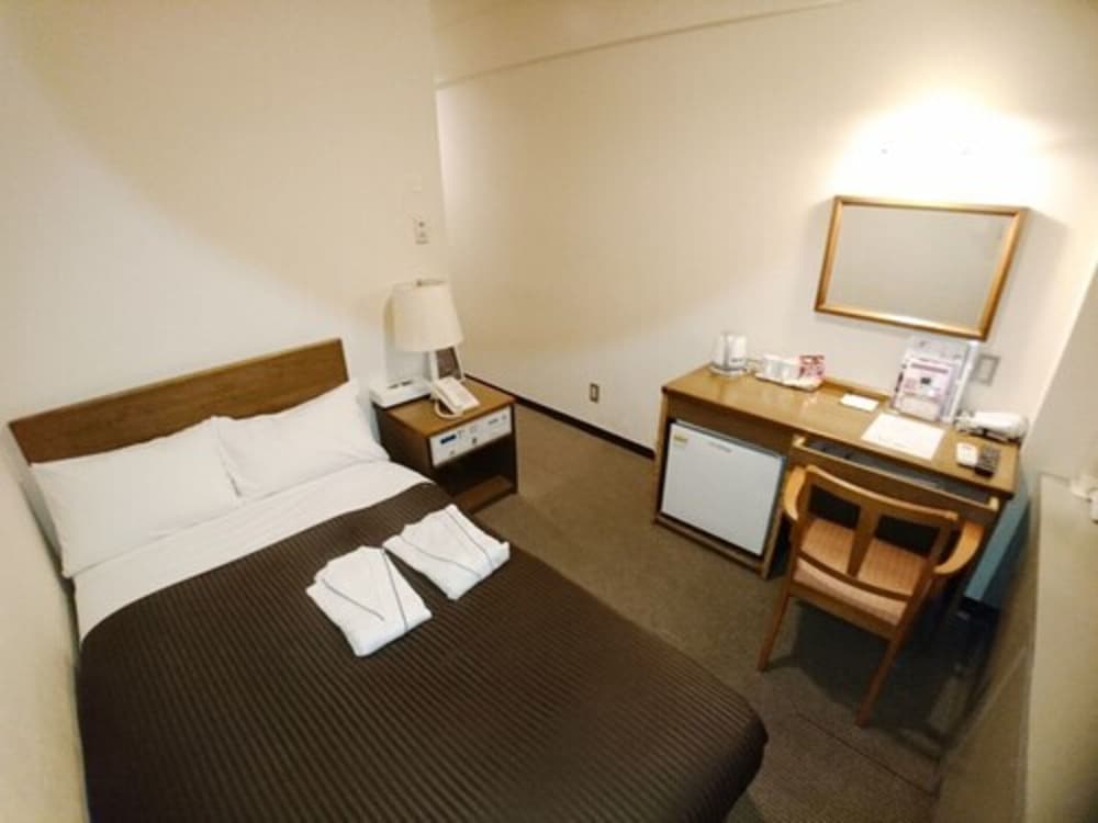 SEMI ROOM, SEMI DOUBLE BED