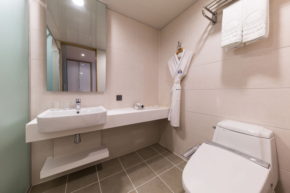 Days Hotel & Suites by Wyndham Incheon Airport 50/50