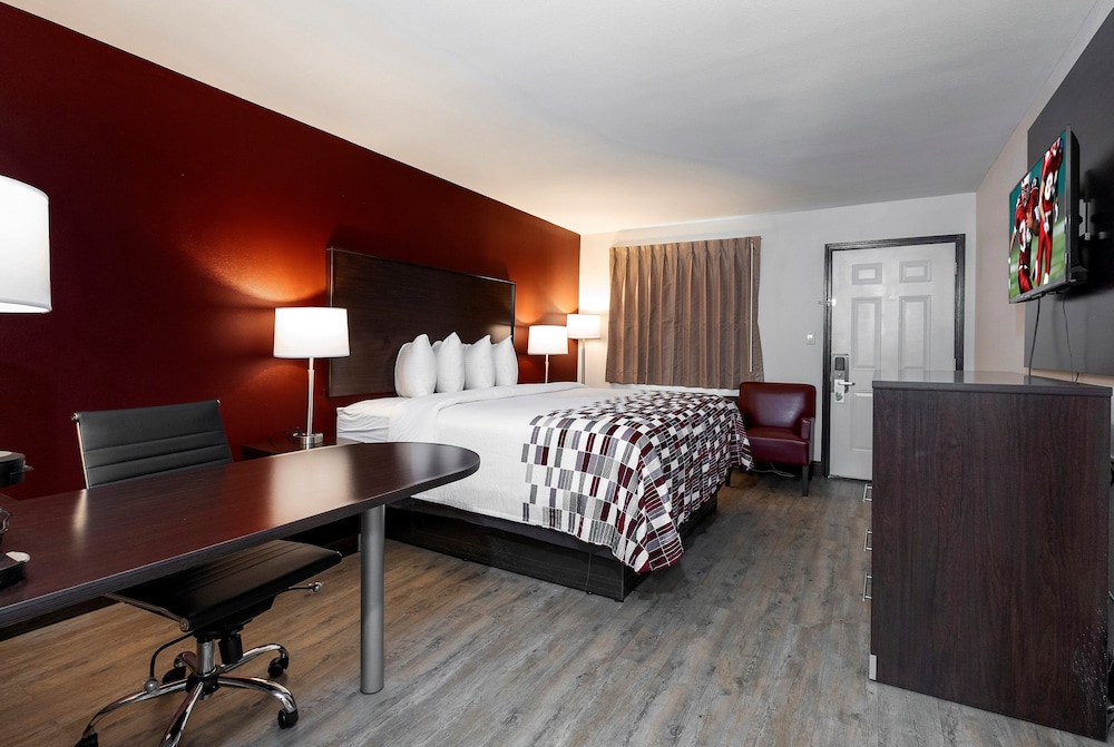 RED ROOF INN MUSCLE SHOALS 10/29
