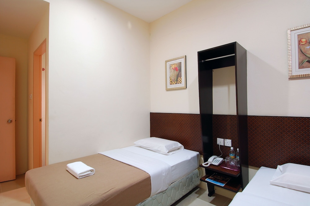 Impiana Mutiara Hotel At Kampung Air 10/24
