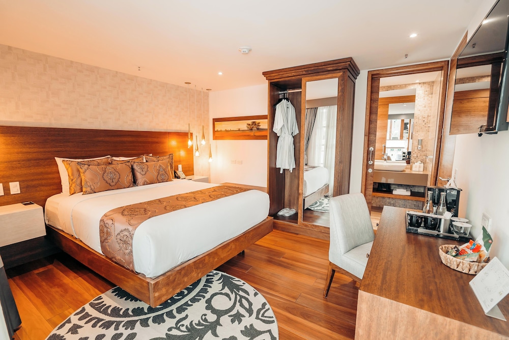Superior, Queen Bed