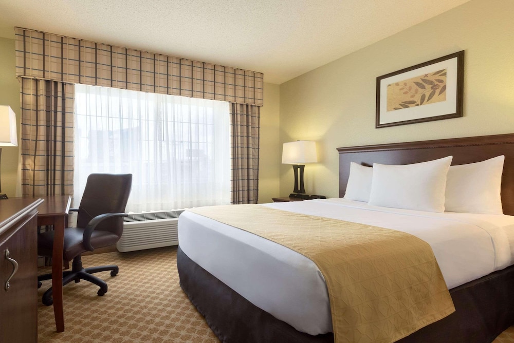 ROOM, QUEEN BED, ACCESSIBLE